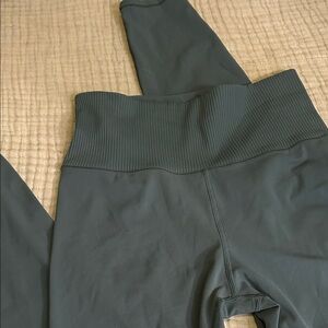 Vuori High-Waisted Leggings with ribbed band small